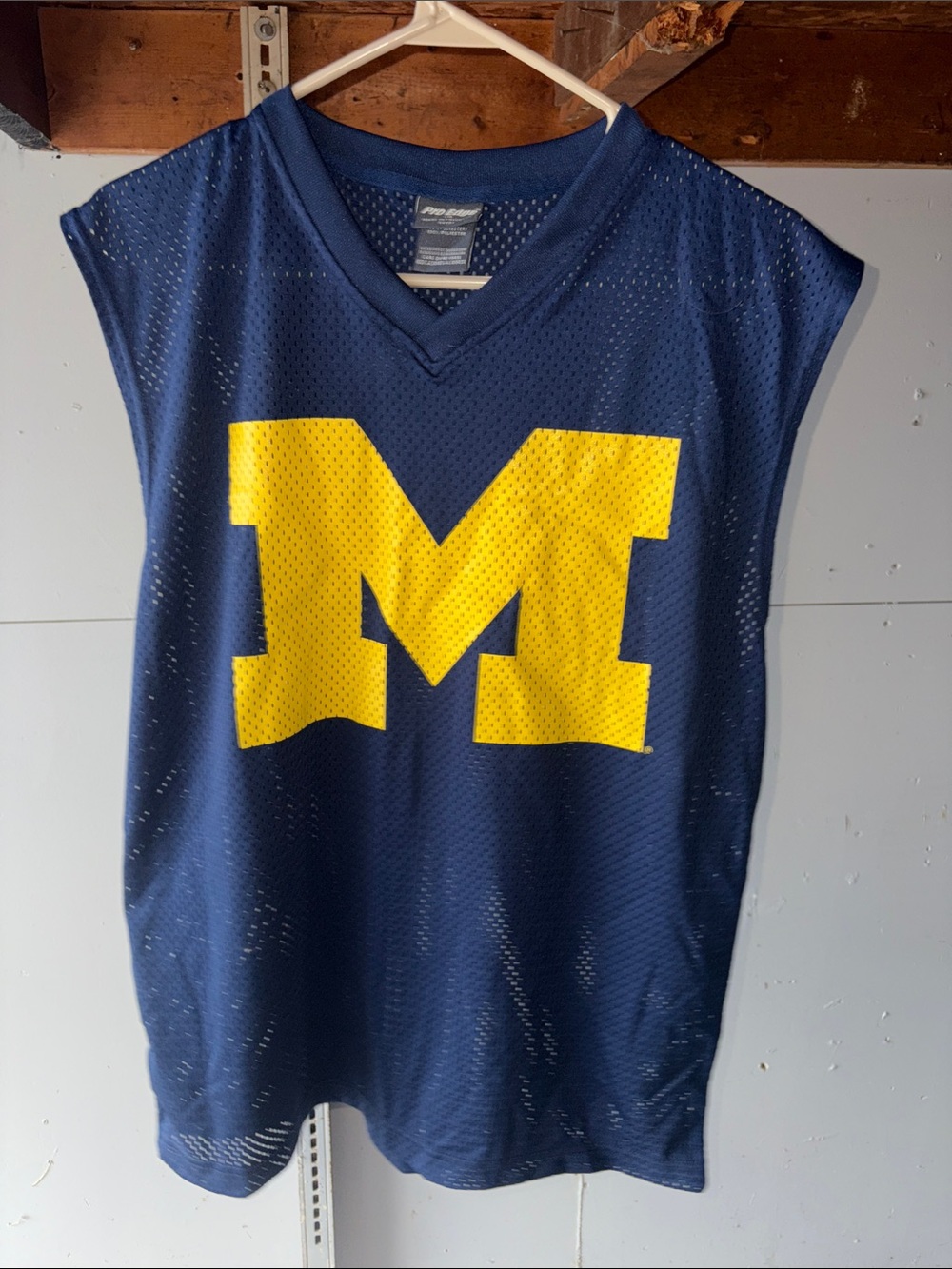 Michigan Wolverines Basketball Jersey Sleeveless, Size Adult Large